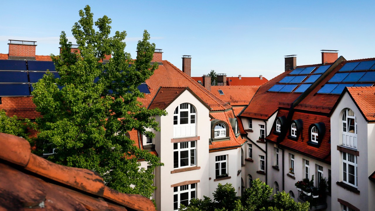 Solarthermie-Initiative Freiburg mit Pilotprojekt "Klimafreundliche Wärmeversorgung eines denkmalgeschützten Mehrfamilienhaus-Ensembles mit innovativer Solarthermieanlage"