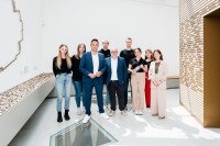 badenova-Auszubildende übergeben Spende an Dokumentationszentrum Nationalsozialismus